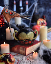 Cargar imagen en el visor de la galería, Baby Dracula - Edicion de colección 2023