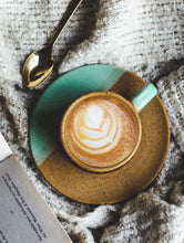 Cargar imagen en el visor de la galería, Taza Purpi Espresso + Platito *Edición Limitada*
